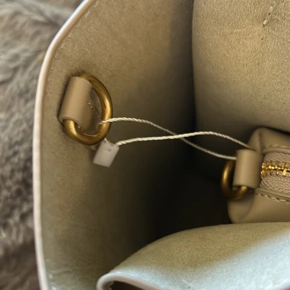 Melie Bianco Megan tote in creamy tan NWOT - Picture 11 of 13